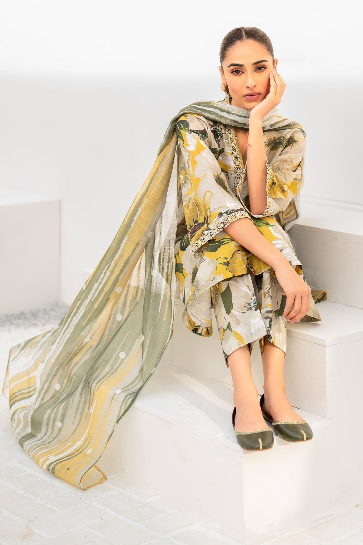 BAROQUE - 3PC KARANDI PRINTED SHIRT WITH KARANDI PRINTED DUAPTTA AND TROUSER - HZG1900