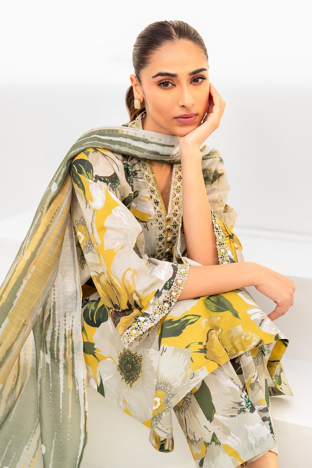BAROQUE - 3PC KARANDI PRINTED SHIRT WITH KARANDI PRINTED DUAPTTA AND TROUSER - HZG1900