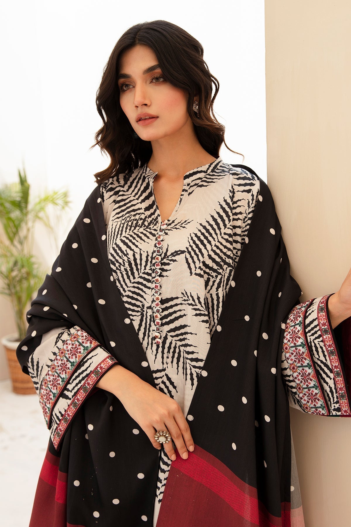 BAROQUE - 3PC KARANDI PRINTED SHIRT WITH KARANDI PRINTED DUAPTTA AND TROUSER - HZG1376