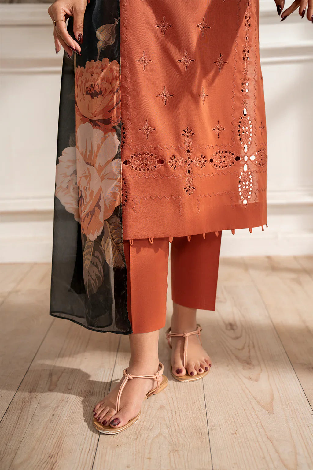 IZNIK - 3PC LAWN EMBROIDERED SHIRT WITH MANAAR PRINTED DUPATTA AND TROUSER - HZG2268