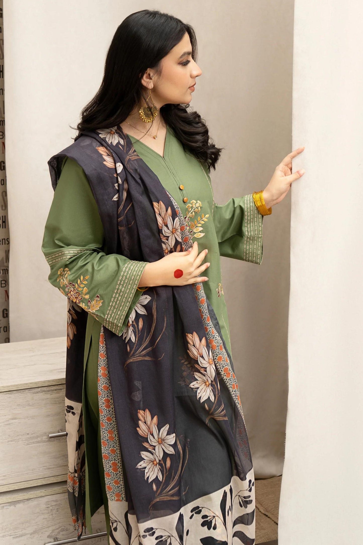 URGE - 3PC DHANAK EMBROIDERED SHIRT WITH TWILL PRINTED SHAWL AND EMBROIDERED TROUSER - HZG2356