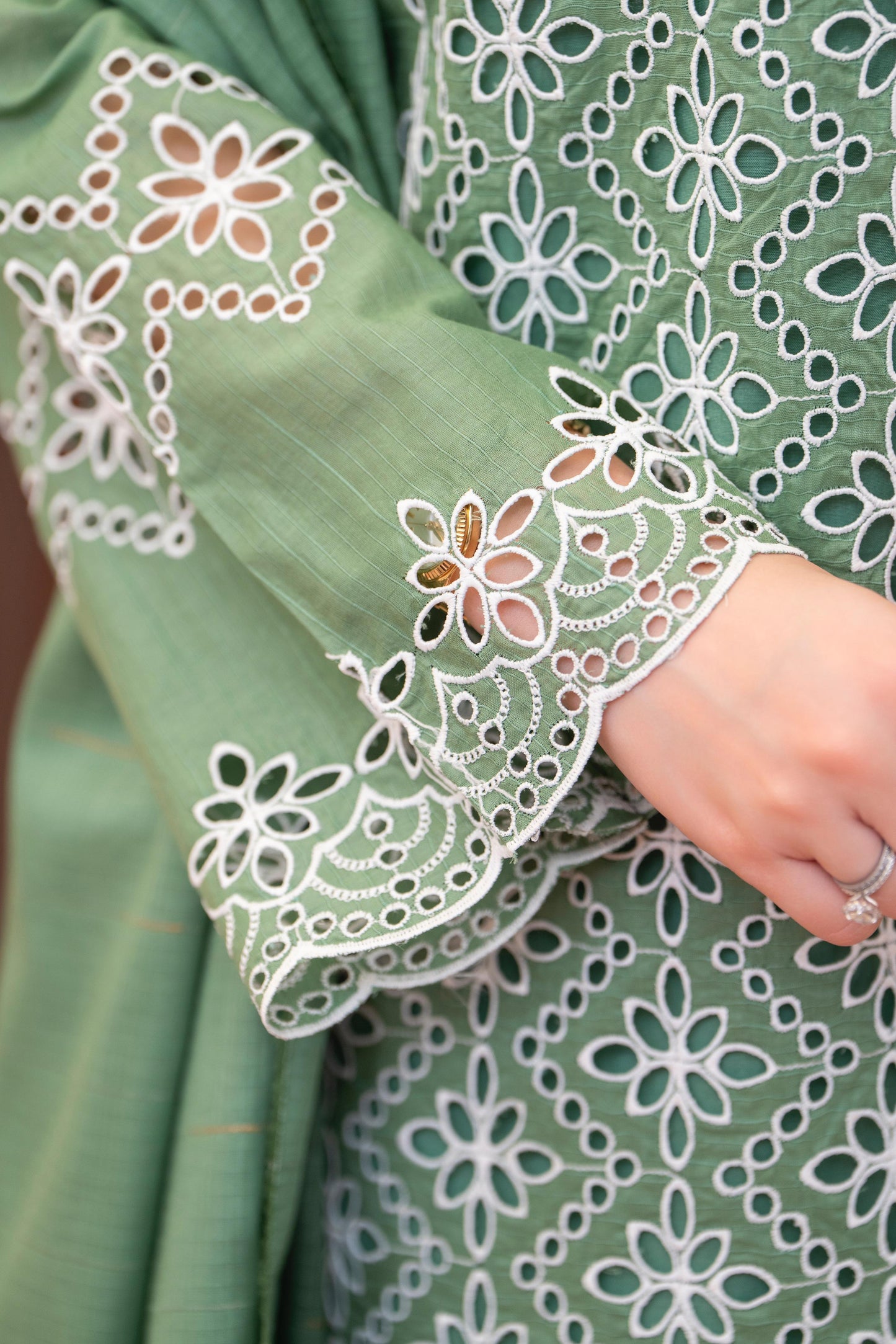 MIRAKHI - 3PC LAWN CHIKANKAARI EMBROIDERED SHIRT WITH LAWN TUBE SLUB DUPATTA AND TROUSER - HZG2260