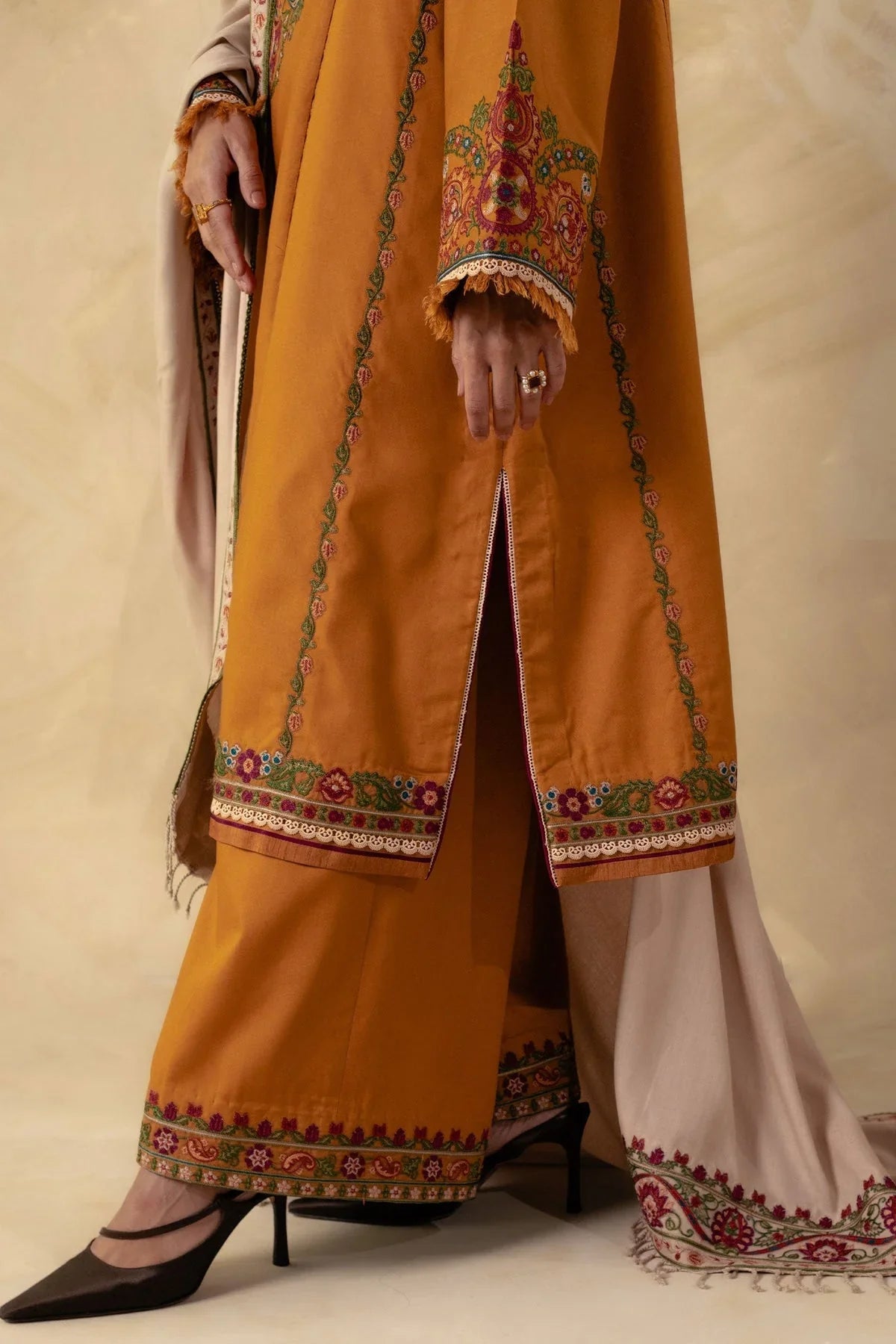 ZARA SHAHJAHAN - 3PC DHANAK EMBROIDERED SHIRT WITH DHANAK EMBROIDERED SHAWL AND TROUSER - HZG1380