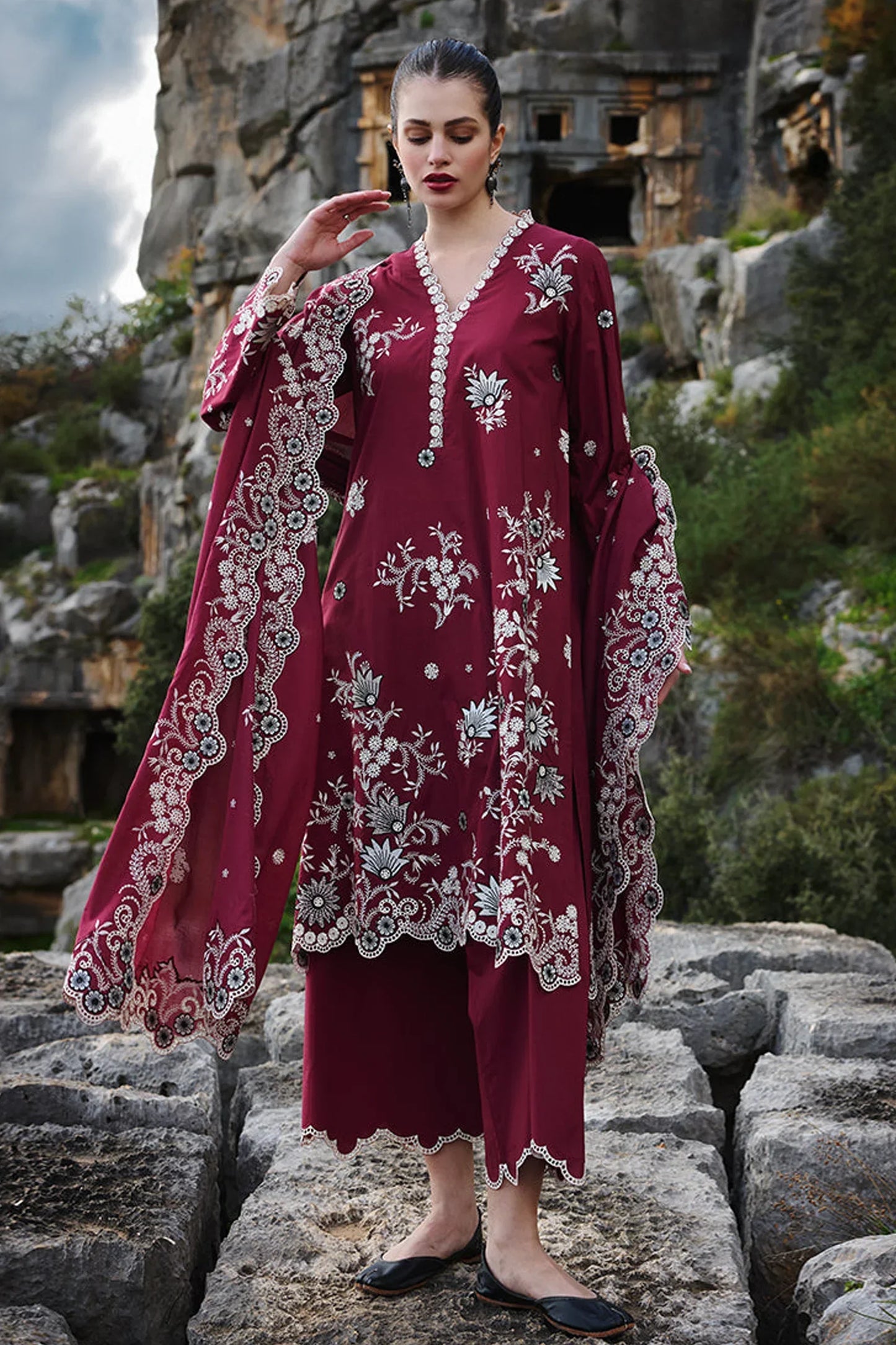 IMAGE - 3PC LAWN EMBROIDERED SHIRT WITH MANAAR EMBROIDERED DUPATTA AND TROUSER - HZG2165