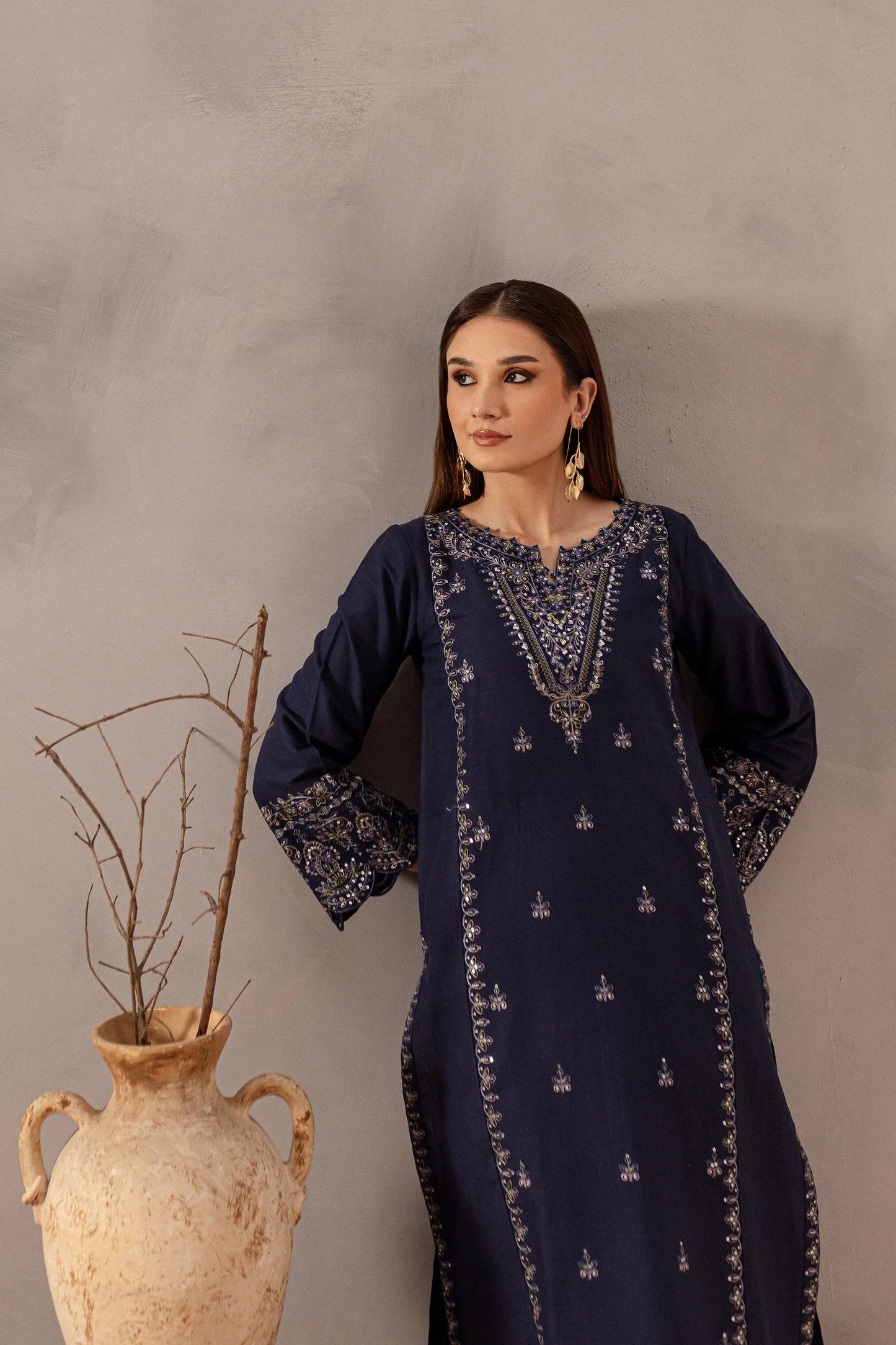 BATIK - 2PC LAWN EMBROIDERED SHIRT AND EMBROIDERED TROUSER - HZG2142