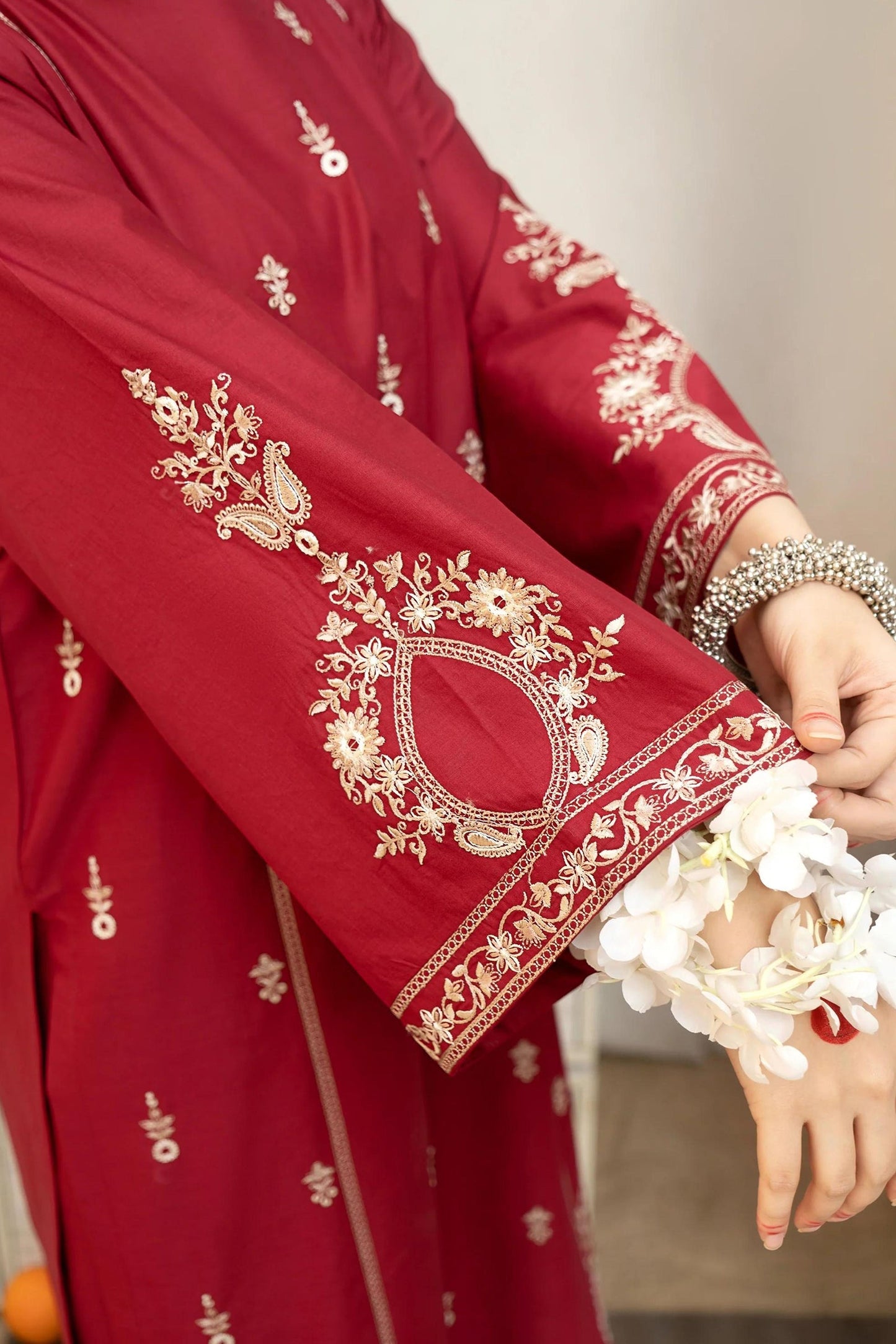 URGE - 3PC LAWN EMBROIDERED SHIRT WITH MANAAR PRINTED DUPATTA AND EMBROIDERED TROUSER - HZG1595