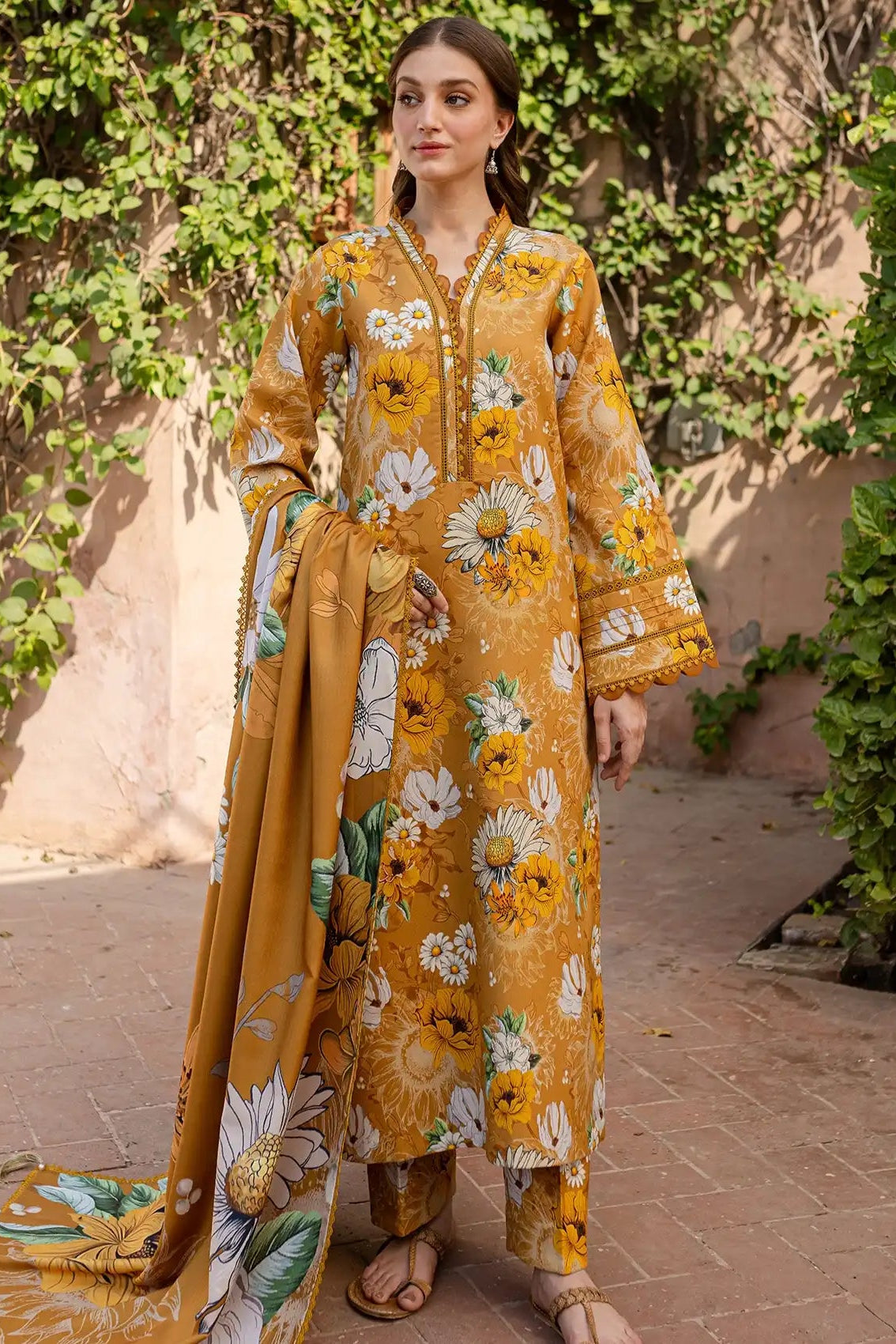 BAROQUE - 3PC KHADDAR PRINTED SHIRT WITH KHADDAR PRINTED DUPATTA AND TROUSER - HZU2560