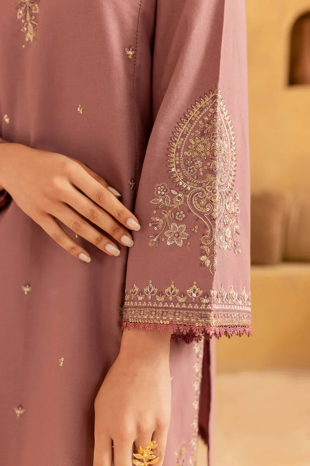 BATIK - 2PC LAWN EMBROIDERED SHIRT AND EMBROIDERED TROUSER - HZG2190