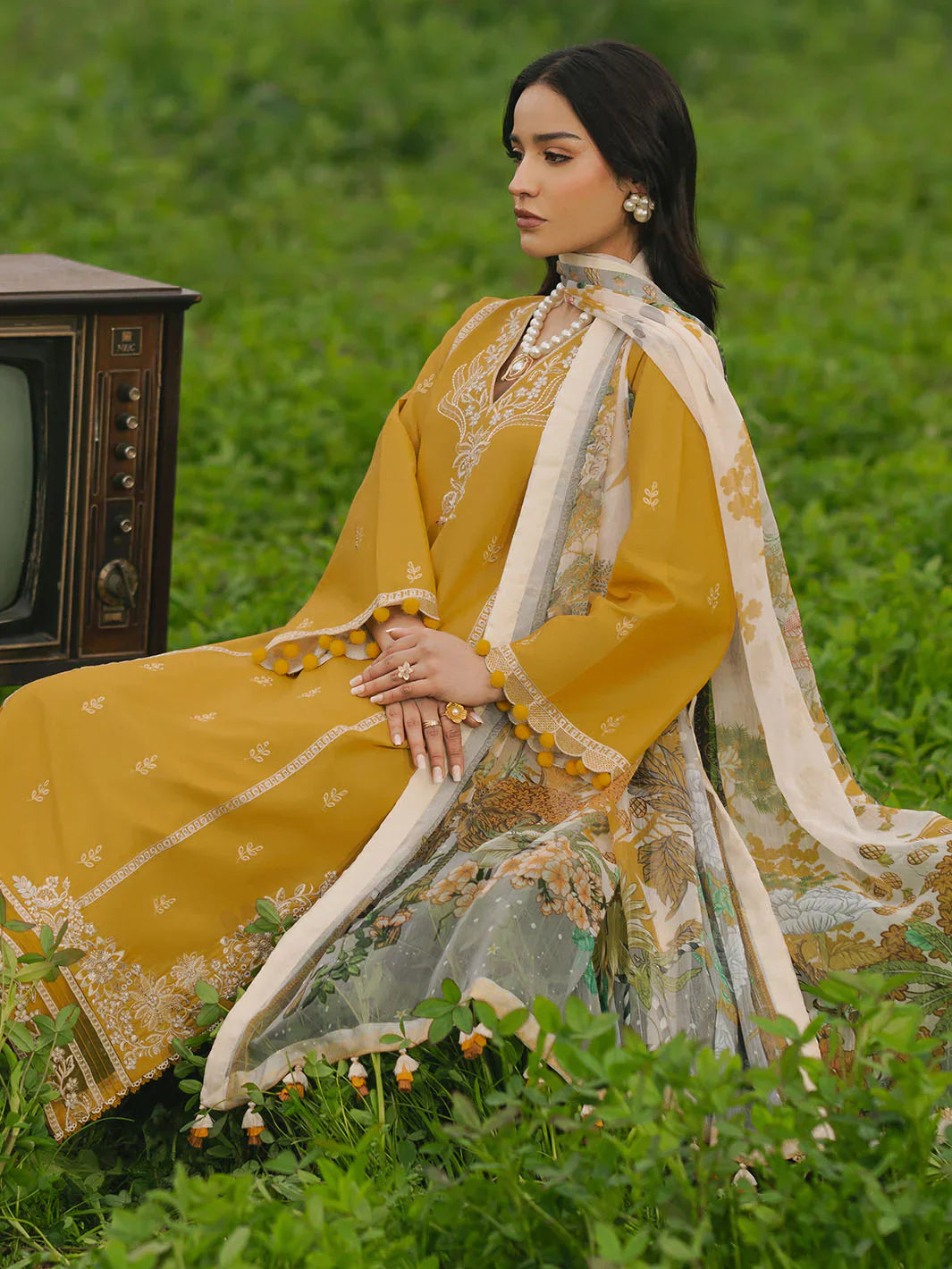 IZEL - 3PC LAWN EMBROIDERED SHIRT WITH MANAAR PRINTED DUPATTA AND TROUSER - HZG2169