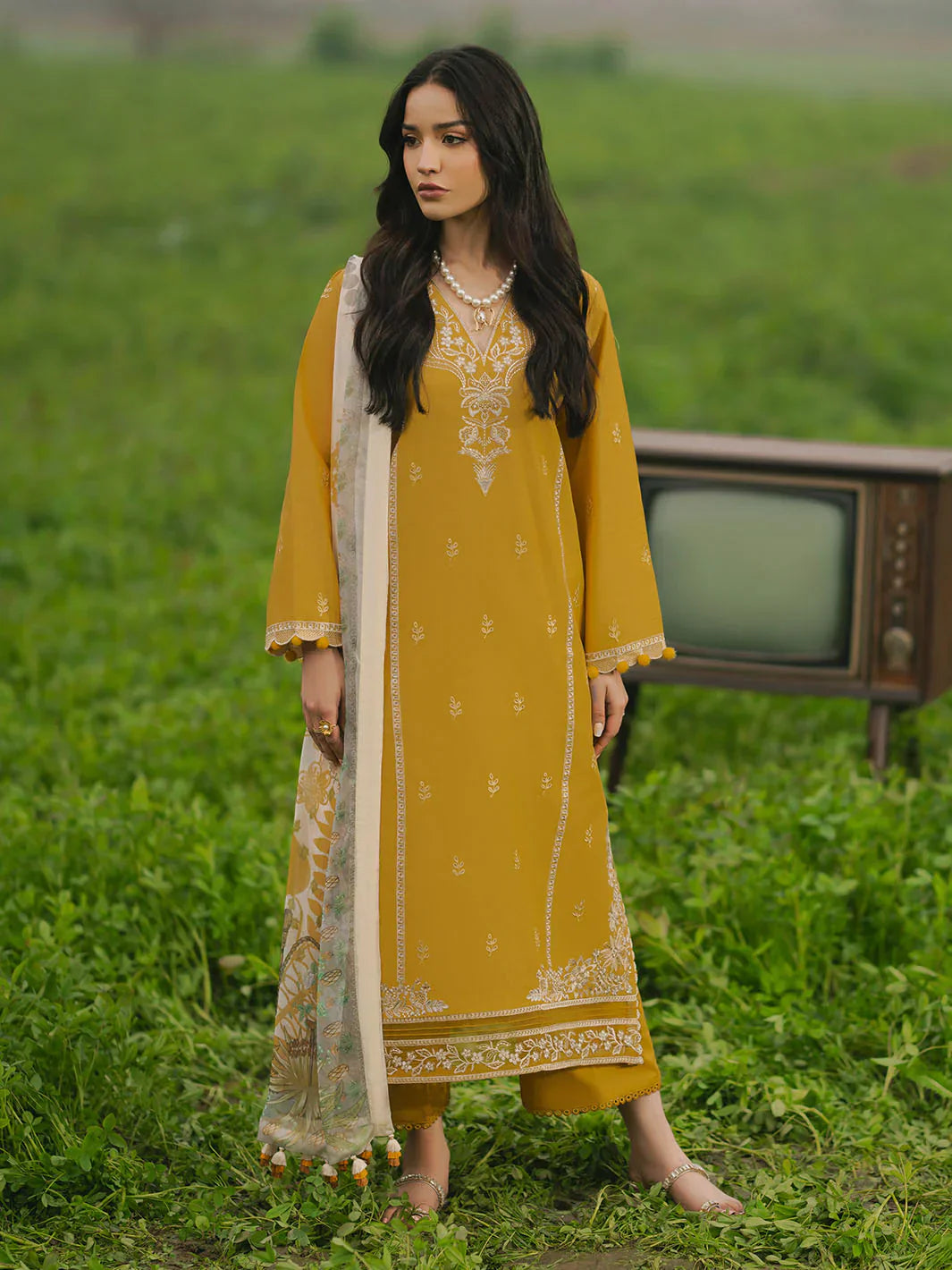 IZEL - 3PC LAWN EMBROIDERED SHIRT WITH MANAAR PRINTED DUPATTA AND TROUSER - HZG2169