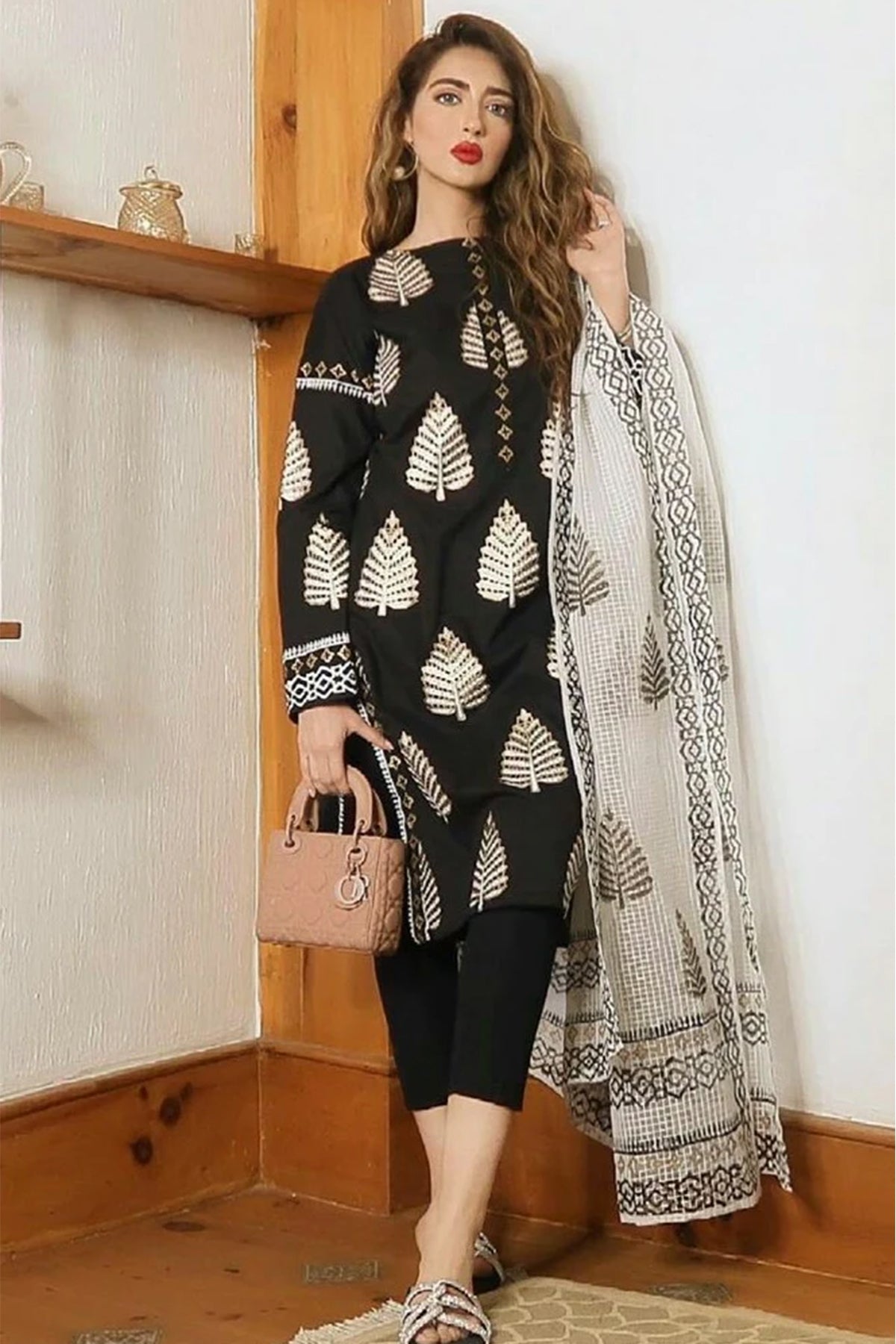 MARIA B - 3PC LAWN HEAVY EMBROIDERED SHIRT WITH ORGANZA PRINT DUPATTA - HZG1094