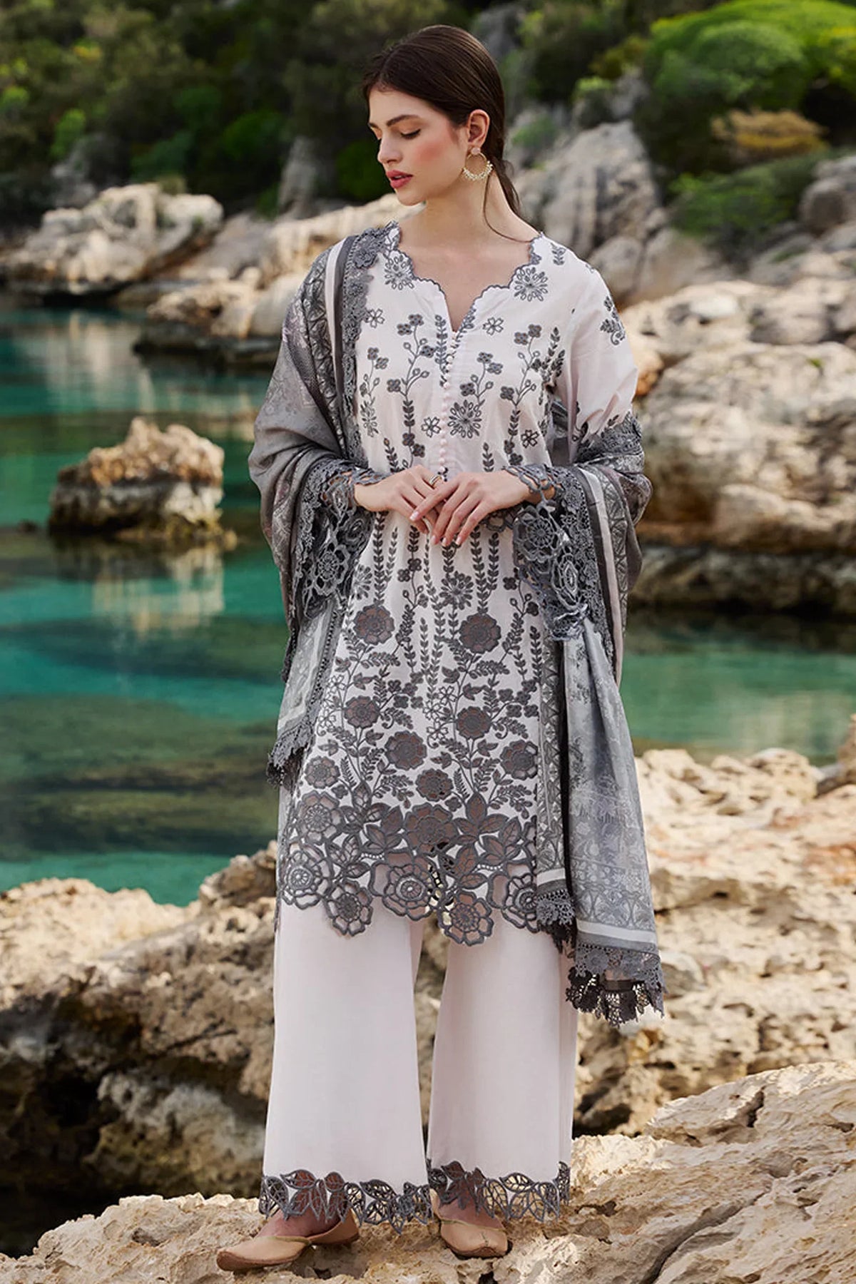 IMAGE - 3PC LAWN EMBROIDERED SHIRT WITH MANAAR PRINTED DUPATTA AND TROUSER - HZG2166