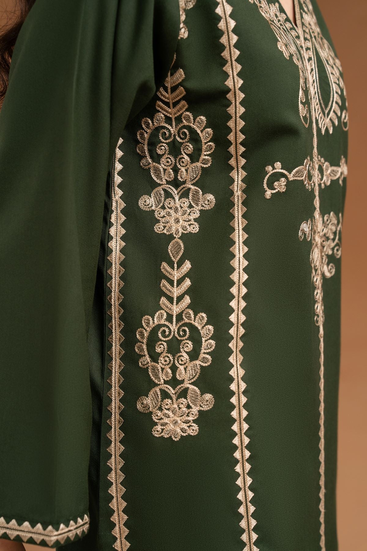 BATIK - 2PC LAWN EMBROIDERED SHIRT AND EMBROIDERED TROUSER - HZG2085