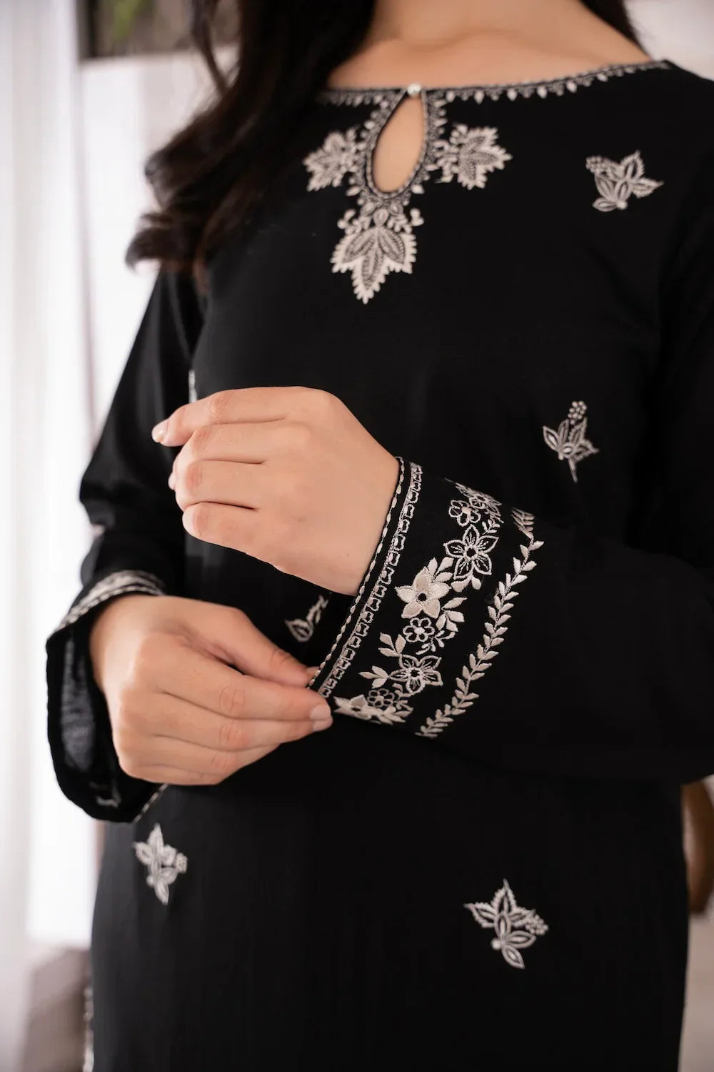 BATIK - 3PC LAWN EMBROIDERED SHIRT WITH CHIFFON DUPATTA AND TROUSER - HZG2081
