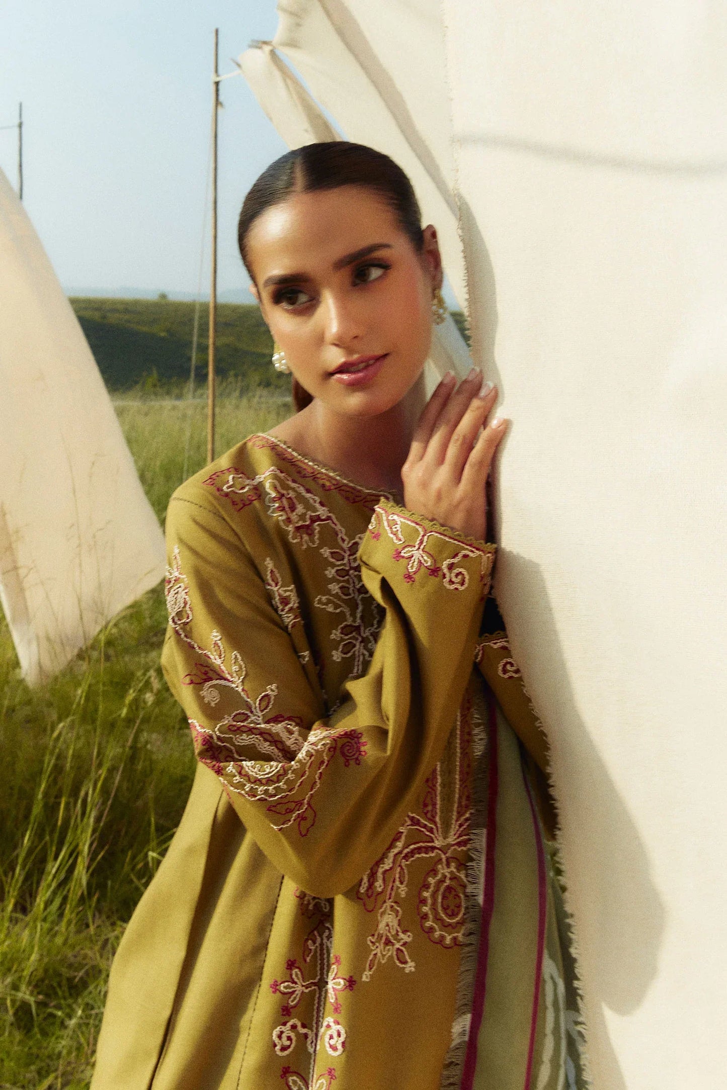 ZARA SHAHJAHAN - 3PC DHANAK EMBROIDERED SHIRT WITH TWILL PRINTED SHAWL AND TROUSER - HZG1889