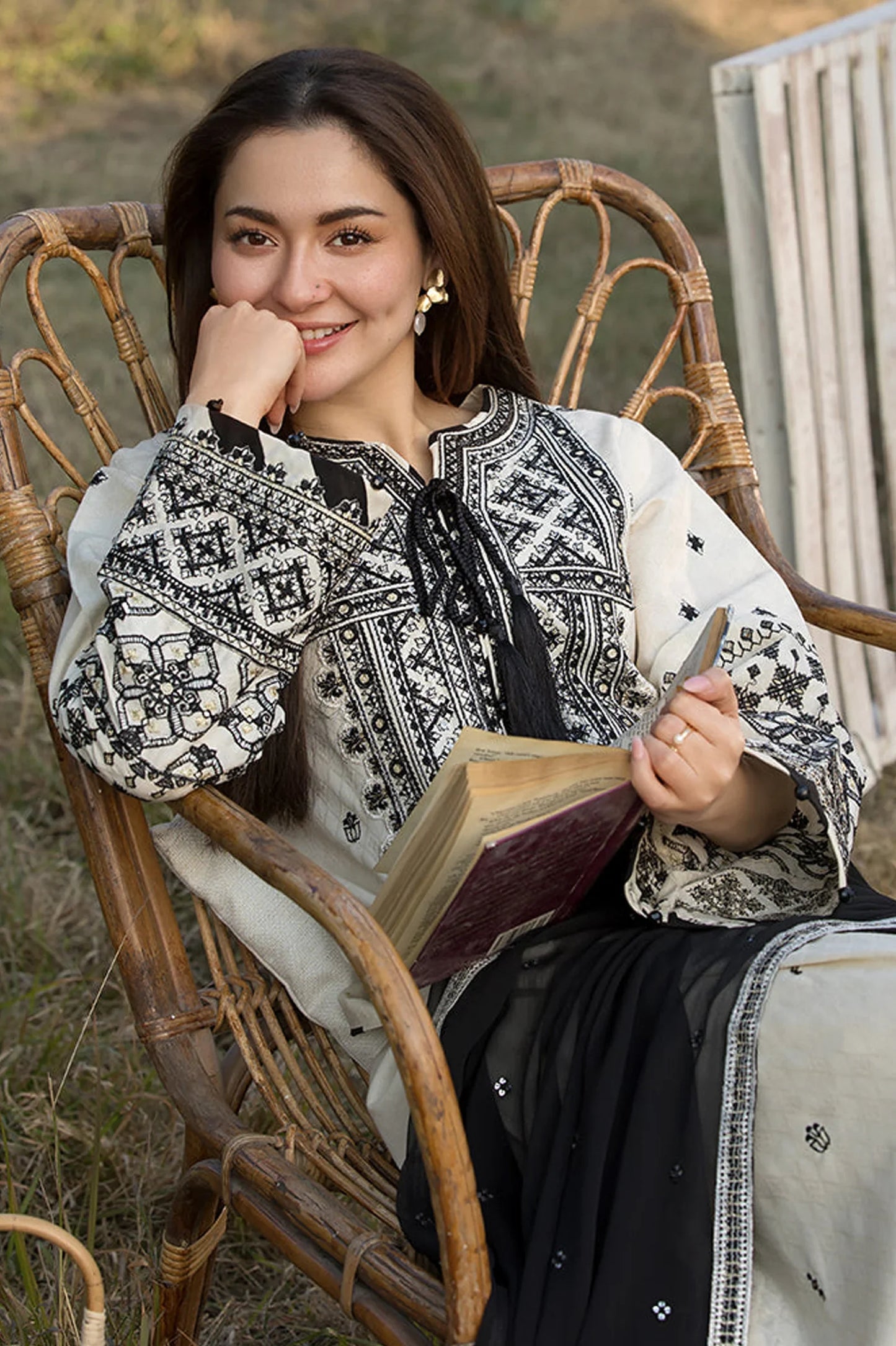 QALAMKAR - 3PC LAWN EMBROIDERED SHIRT WITH CHIFFON EMBROIDERED DUPATTA AND TROUSER - HZG2230